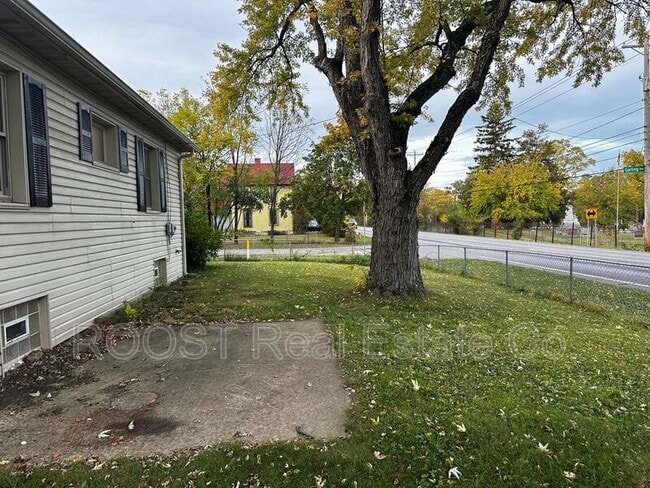 Building Photo - 1545 Garling Ave