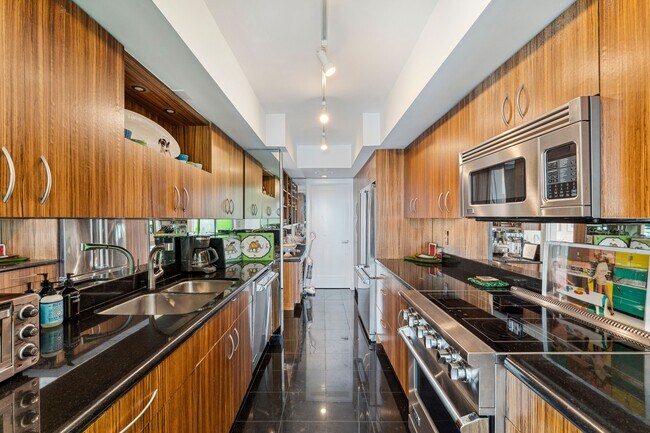 Building Photo - 2784 S Ocean Blvd