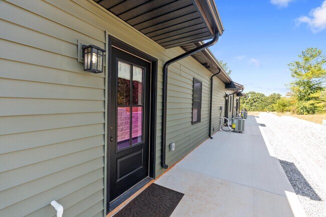 Building Photo - 45 Savage Dr