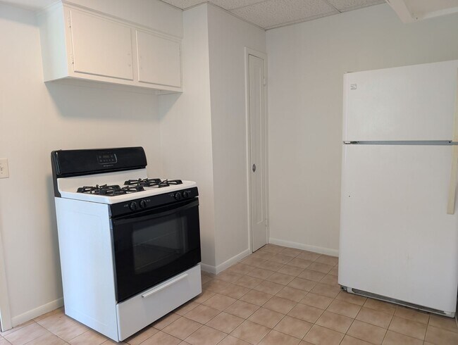 Building Photo - 8983 Highland Dr