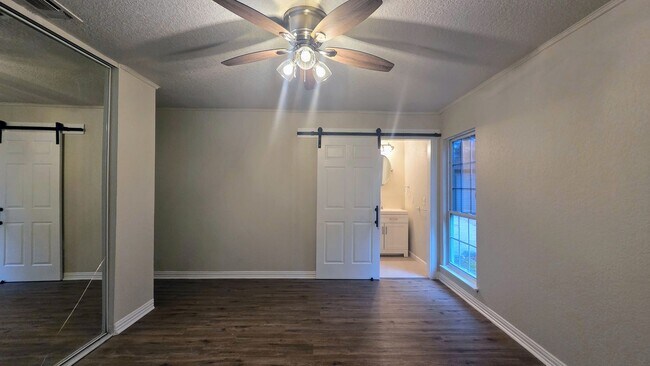 Building Photo - Newly Renovated NE San Antonio 3 bedroom home in established neighborhood-You do not want to miss...