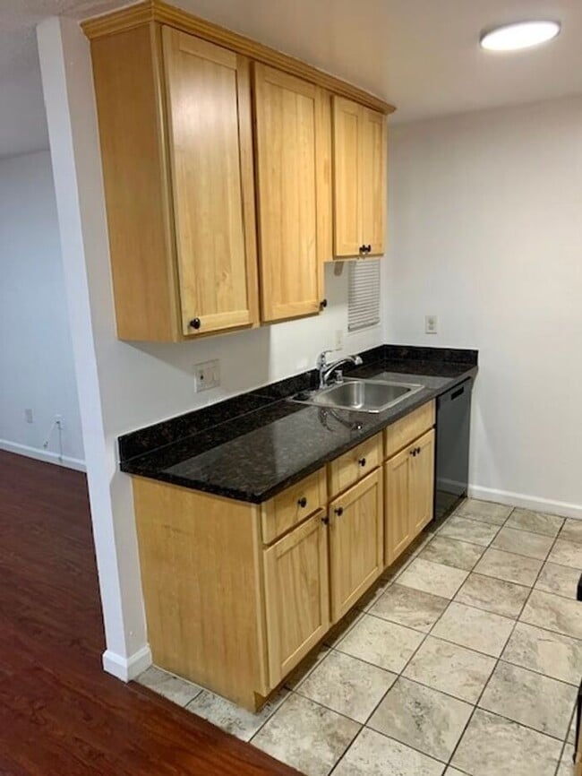 Building Photo - Nice 2 Bedroom 1 Bathroom Condo in Fairfield - AVAILABLE NOW!!