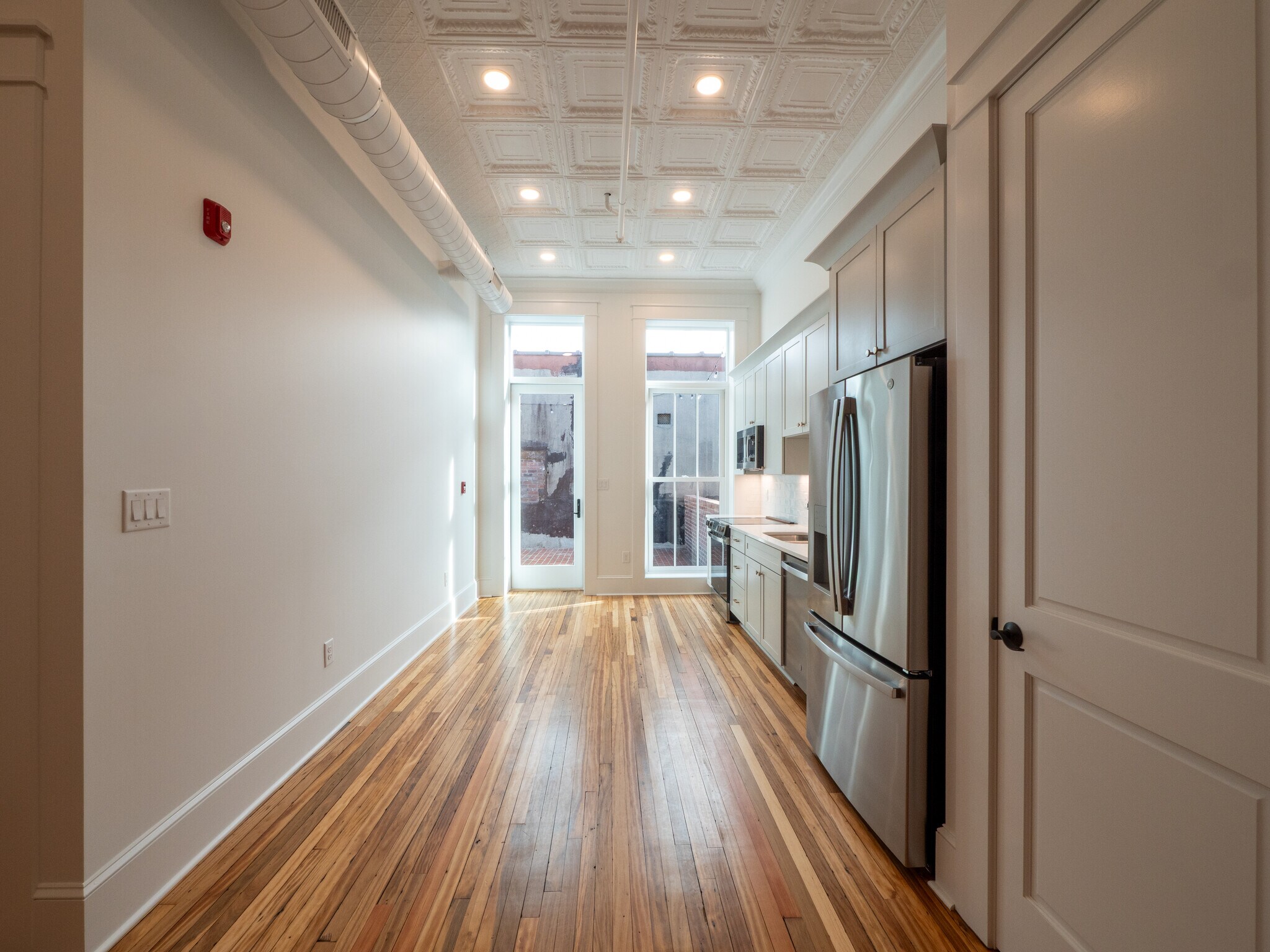 Building Photo - 121 N Main St