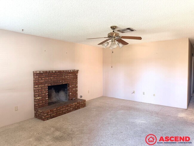 Building Photo - 5213 Lowen Ave