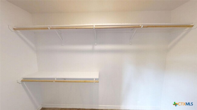 Building Photo - 130 Wind Ridge Dr