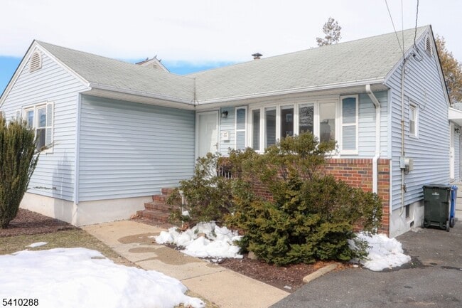 Building Photo - 118 Hobart Ave