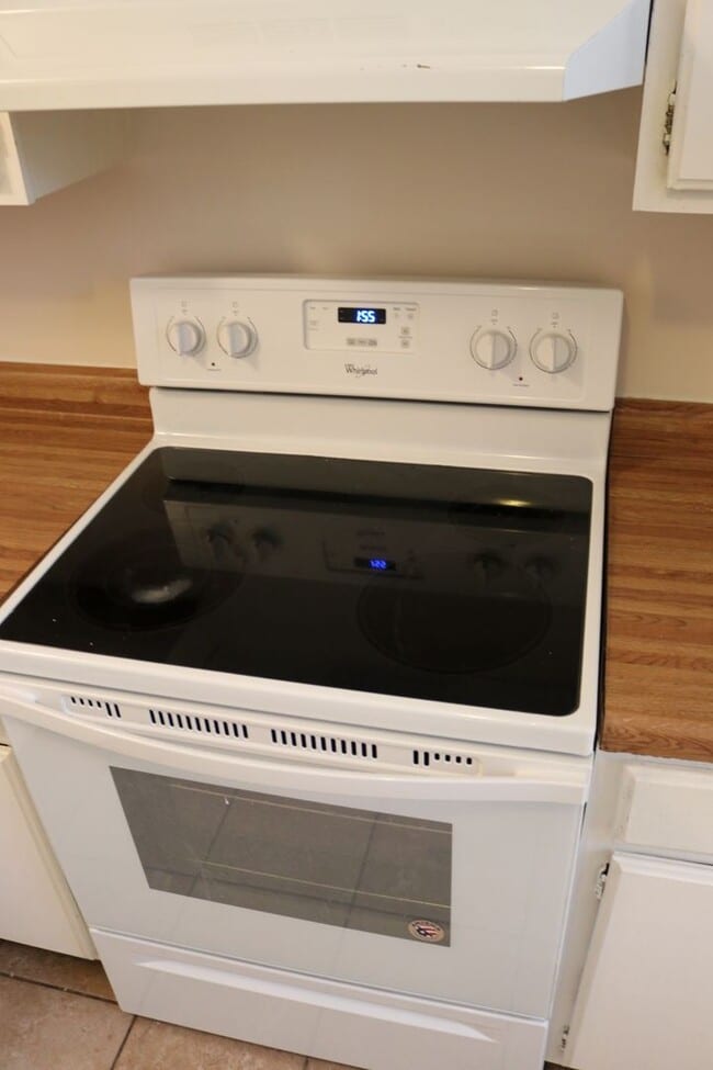 Building Photo - 3727 Willow Creek Rd