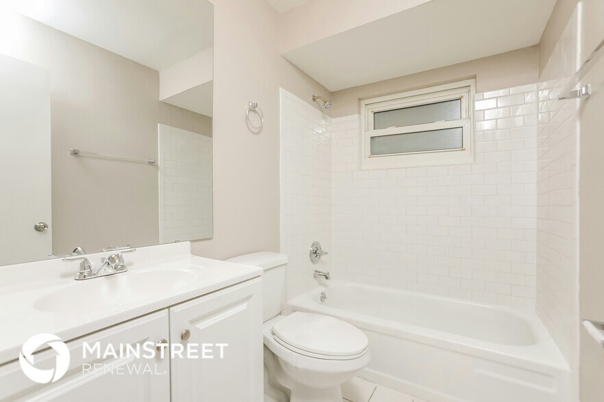 Building Photo - 605 Applewood Ave