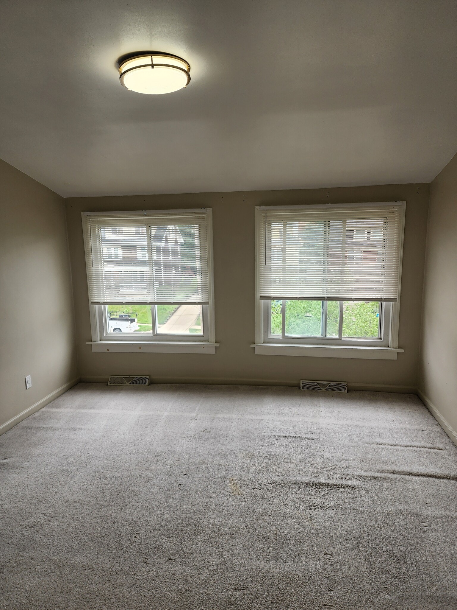 Building Photo - 5505 Beacon St