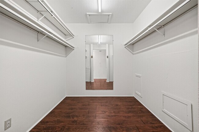 Building Photo - 6401 Deihl Rd