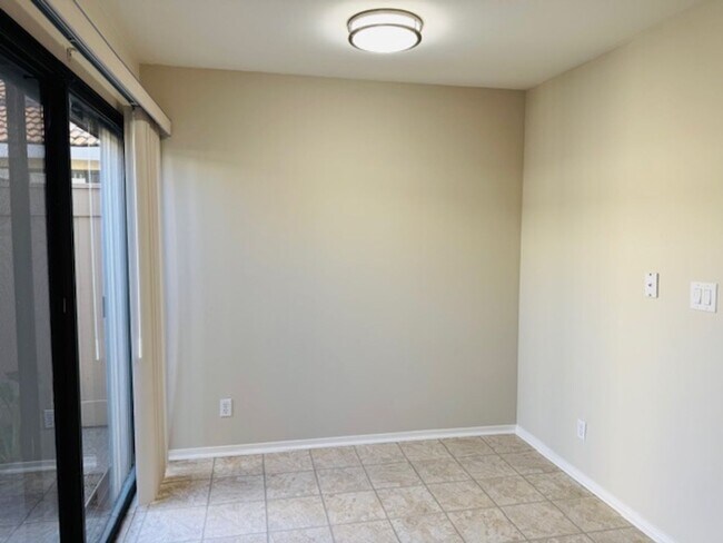 Building Photo - Wonderful, single level townhome w/attached garage available for move-in now!