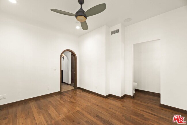 Building Photo - 664 S Highland Ave