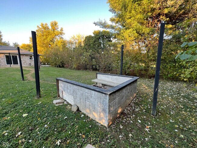 Building Photo - 4343 W Fairview Rd