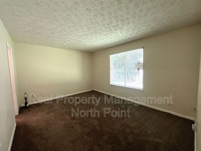 Building Photo - 3004 Kenville Ln