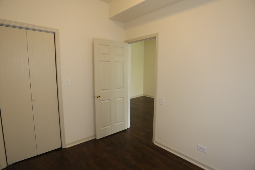 Building Photo - 1315 W Leland Ave