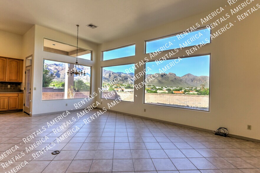 Building Photo - 5032 N Valley Shadows Pl