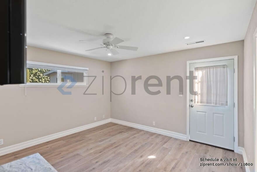 Building Photo - 1729 Laine Ave