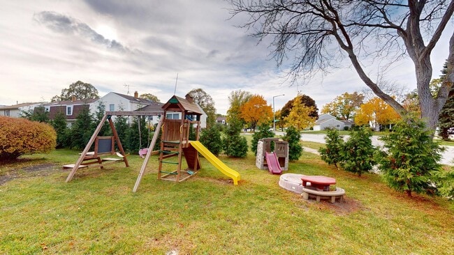 Building Photo - 1327 Larchmont Dr