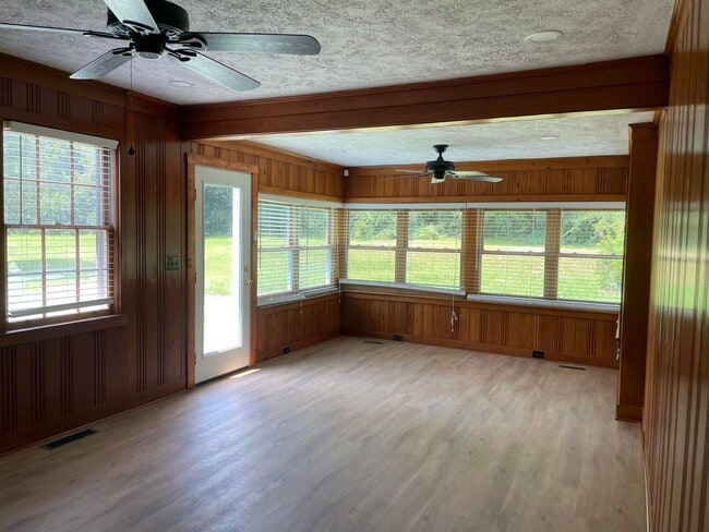 Building Photo - 1516 Highland Park Dr