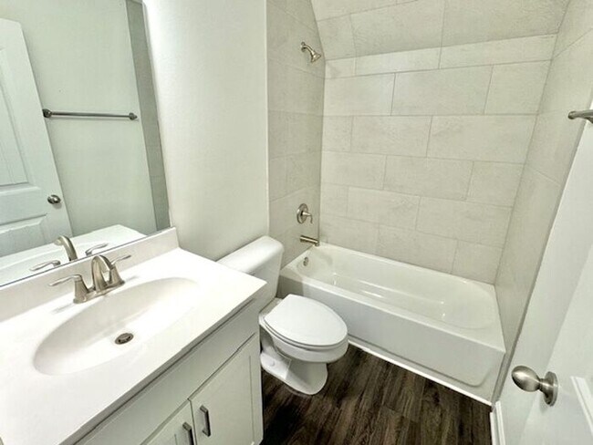 Building Photo - Now Leasing a 5-Bedroom 3 Bath Home in Horn Lake, MS.