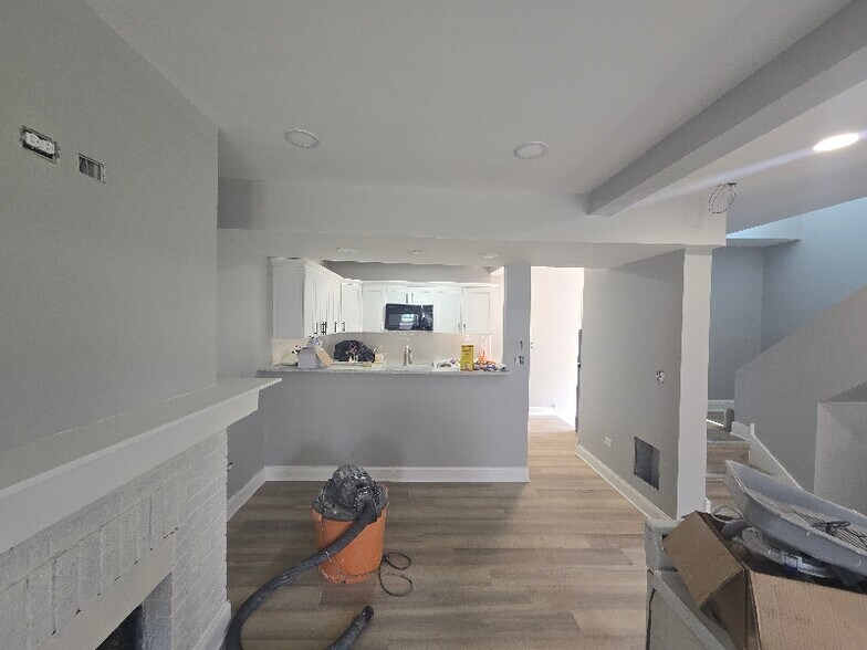 Building Photo - 449 Durbin St