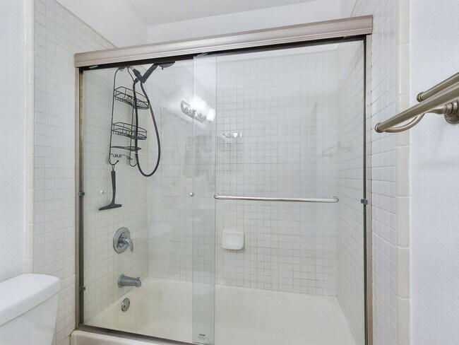 Building Photo - Remodeled 2-bedroom loft unit now available for rent!