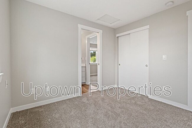 Building Photo - 14186 SE Summerfield Loop