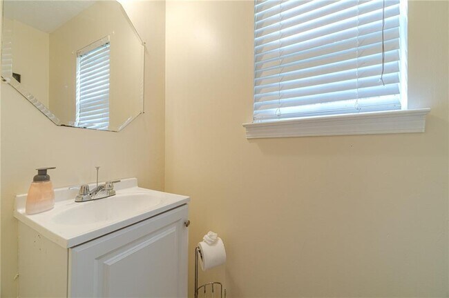 Building Photo - 4201 Crestside Ridge SW