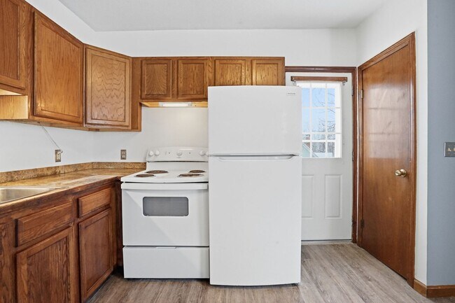 Building Photo - 315 Woronoco Rd