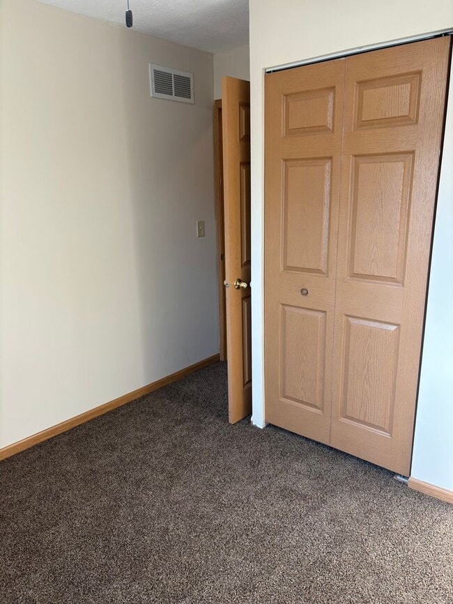 Building Photo - 3 Bedroom, 3.5 Bath w/Garage Single Family Home in Camanche, IA