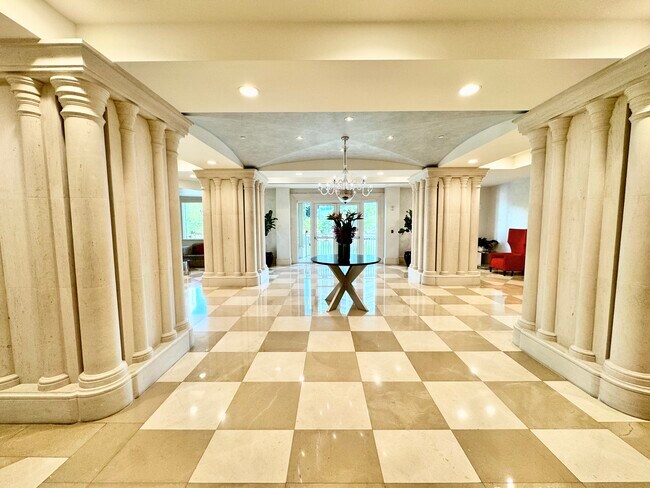 Building Photo - St. Tropez Penthouse