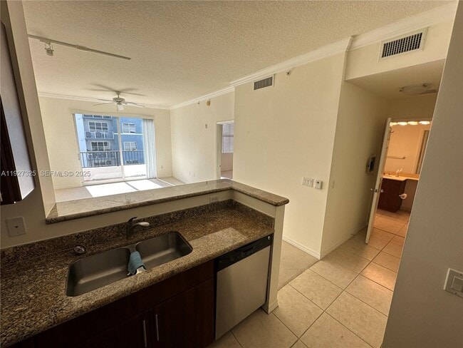 Building Photo - 2401 NE 65th St