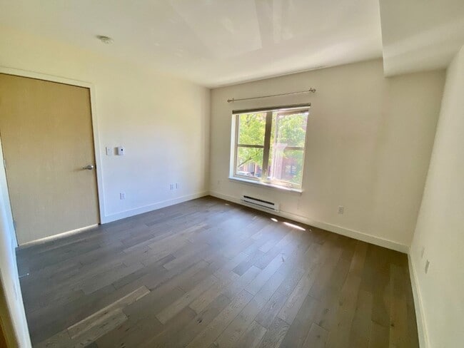 Building Photo - 1bd/1ba Seattle Condo