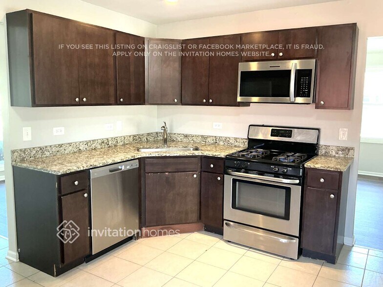 Building Photo - 10528 S 83rd Ave