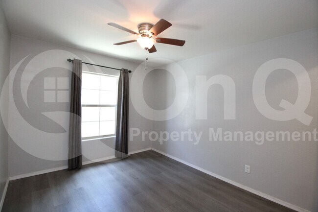 Building Photo - 16401 W Latham St