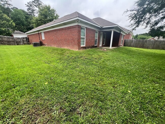 Building Photo - Location, Community, Quality Living. It St...