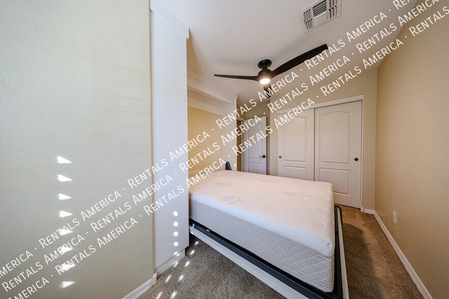 Building Photo - 17219 N 19th Run