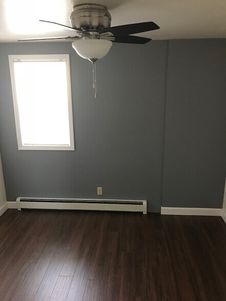 Building Photo - 1657 Green Bay St