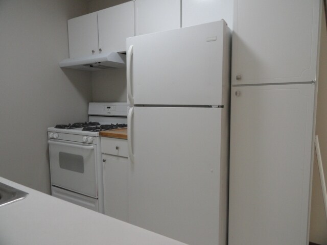 Building Photo - 7000 Sandell Ave