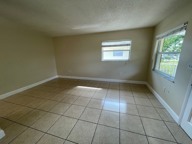 Building Photo - ANNUAL RENTAL - POINCIANA-1 BED/1 BATH