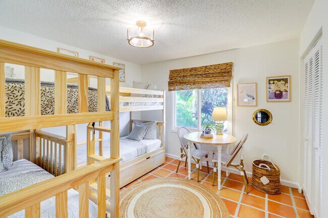 Building Photo - 113 Margarita Rd