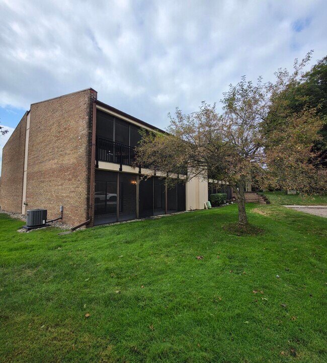 Building Photo - 18233 University Park Dr