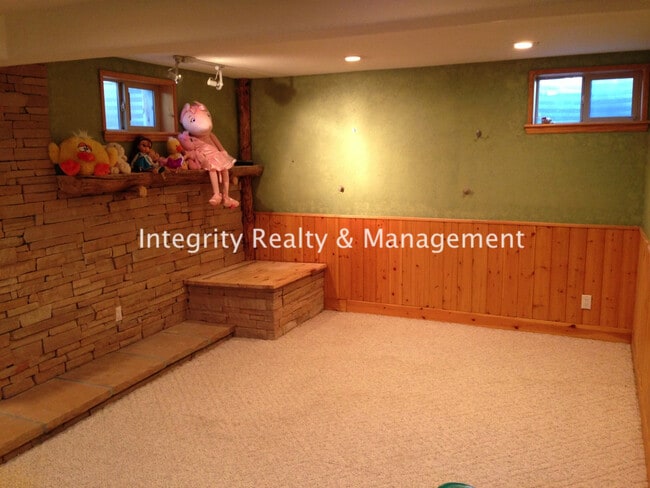 Building Photo - 13637 Pisces Ct
