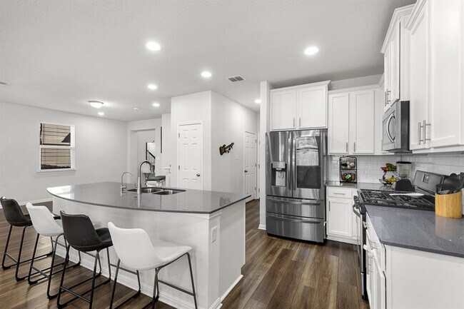 Building Photo - 3201 E College Park Dr