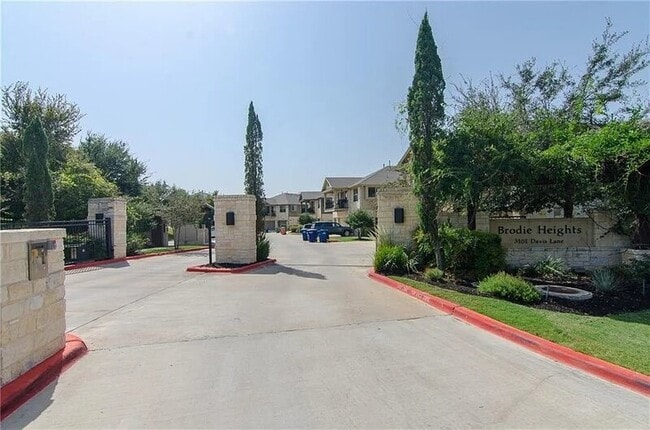 Building Photo - 3101 Davis Ln