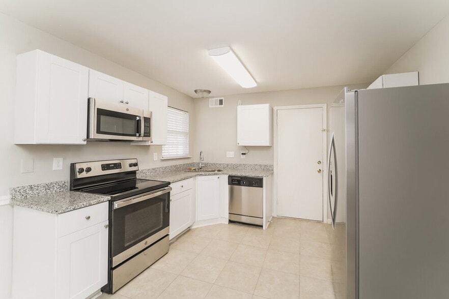 Building Photo - 12515 Autumn Blaze Dr