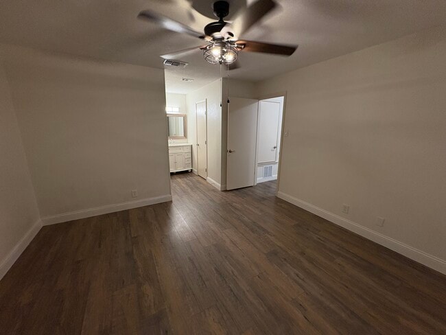 Building Photo - 3225 Castledale St