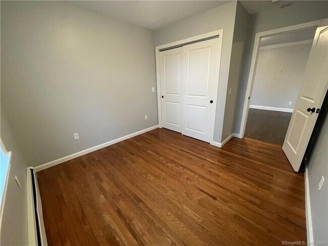 Building Photo - 324 Main St