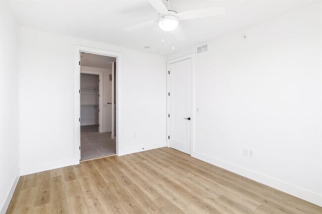 Building Photo - 1701 Simond Ave