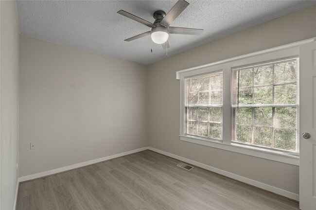 Building Photo - 811 B Sam Houston Ave